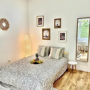 Les Cocons Botanique Apartment